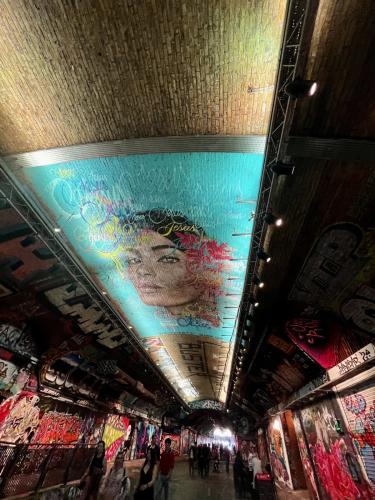 Street art dans le Tunnel Banksy de Londres